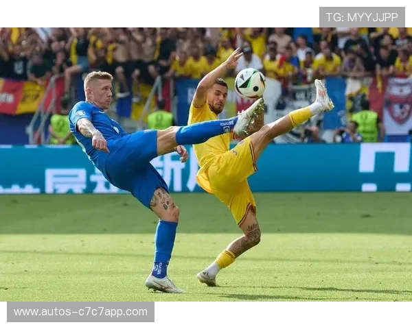 足球球星单刀破门瞬间展现速度与激情令球迷热血沸腾